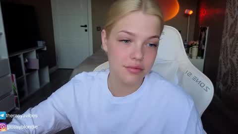 Snapshot of maya_blonde18 chatting on 04.23.26 Maya online show from 04.23.26