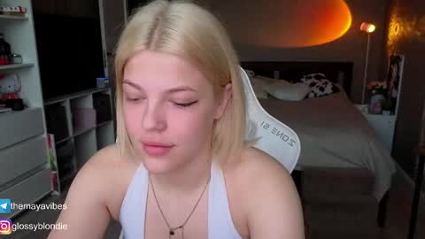 Snapshot of maya_blonde18 chatting on 04.25.26 Maya online show from 04.25.26