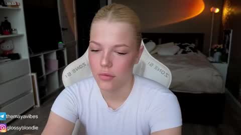 Snapshot of maya_blonde18 chatting on 04.27.26 Maya online show from 04.27.26