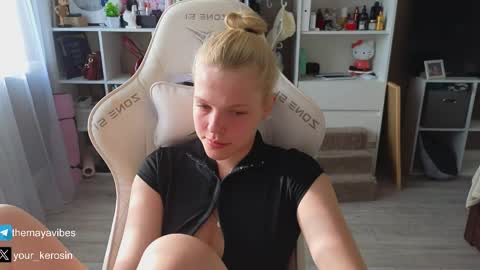 Snapshot of maya_blonde18 chatting on 05.26.26 Maya online show from 05.26.26