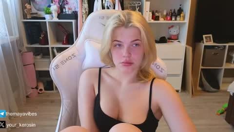 Snapshot of maya_blonde18 chatting on 05.29.26 Maya online show from 05.29.26