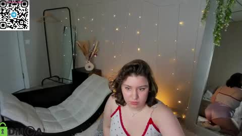 Snapshot of maya_raay chatting on 04.27.26 Maya online show from 04.27.26