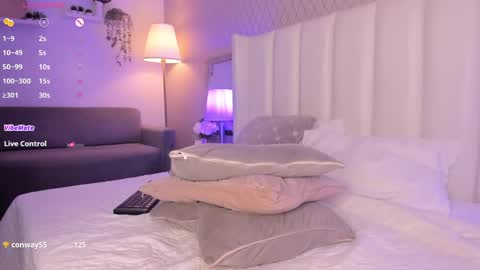 Snapshot of mayacardenas chatting on 12.27.24 Maya online show from 12.27.24