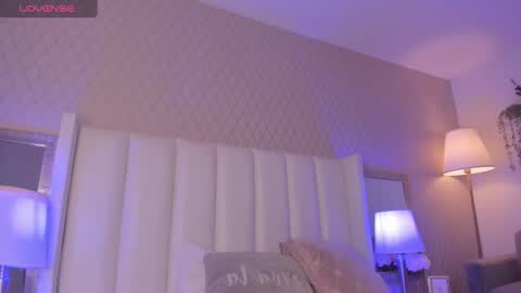 Snapshot of mayacardenas chatting on 01.10.25 Maya online show from 01.10.25