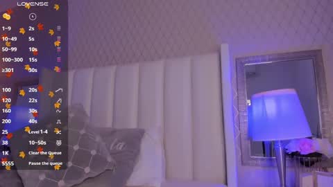 Snapshot of mayacardenas chatting on 01.11.25 Maya online show from 01.11.25