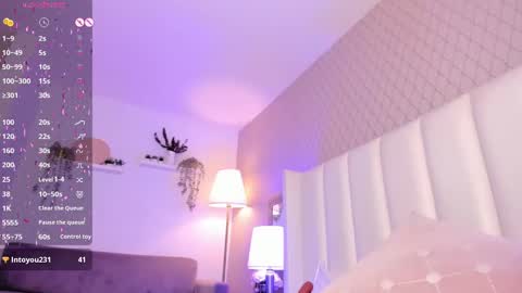 Snapshot of mayacardenas chatting on 02.09.25 Maya online show from 02.09.25