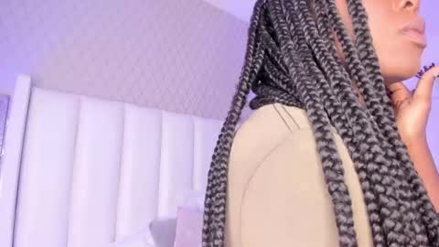 Snapshot of mayacardenas chatting on 03.01.25 Maya online show from 03.01.25