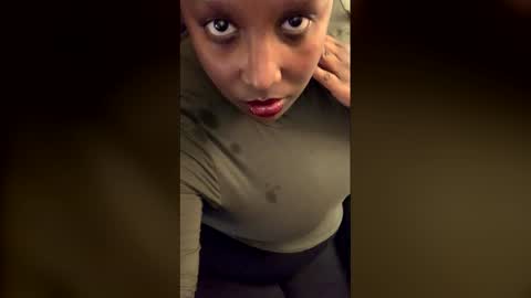 Snapshot of mayafarah chatting on 04.13.26 mayafarah online show from 04.13.26