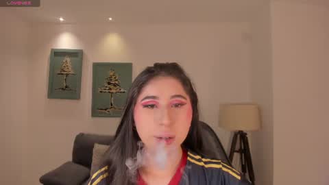 Snapshot of mayamoretti chatting on 06.17.26 Maya online show from 06.17.26