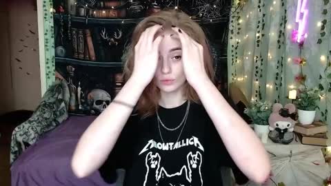 Snapshot of maybe_yours333 chatting on 04.16.26 maybe_yours333 online show from 04.16.26