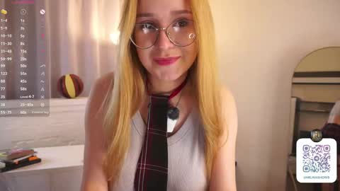 Snapshot of maybellebyone chatting on 04.19.26 Milina online show from 04.19.26