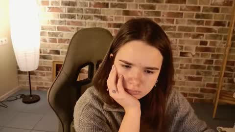 Snapshot of maybloom_ chatting on 12.17.25 maybloom_ online show from 12.17.25