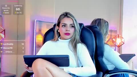 Snapshot of maylinfox chatting on 01.11.25 MaylinFox online show from 01.11.25