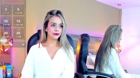 Snapshot of maylinfox chatting on 01.12.25 MaylinFox online show from 01.12.25