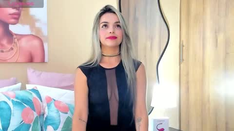 Snapshot of maylinfox chatting on 02.20.25 MaylinFox online show from 02.20.25