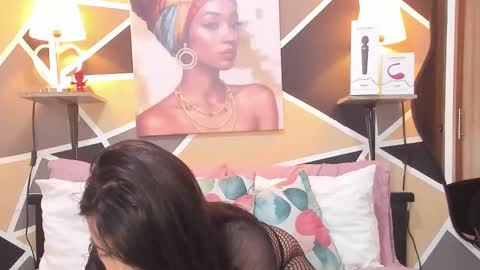 Snapshot of maylinfox chatting on 10.21.25 MaylinFox online show from 10.21.25
