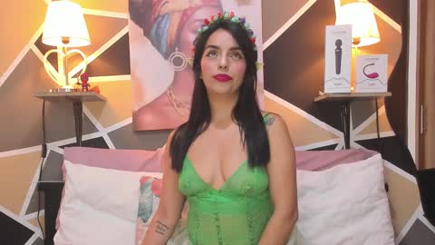 Snapshot of maylinfox chatting on 10.22.25 MaylinFox online show from 10.22.25