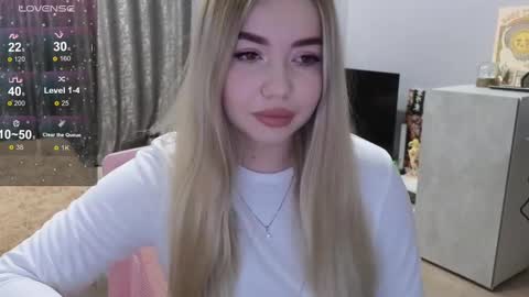 Snapshot of maymallorie chatting on 02.27.25 may online show from 02.27.25