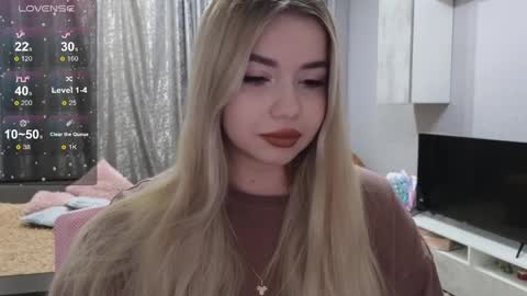 Snapshot of maymallorie chatting on 03.07.25 may online show from 03.07.25