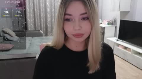 Snapshot of maymallorie chatting on 09.08.25 may online show from 09.08.25