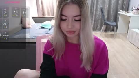 Snapshot of maymallorie chatting on 10.10.25 may online show from 10.10.25