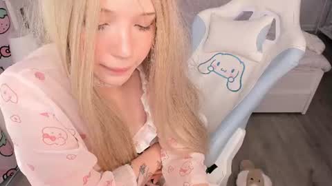 Snapshot of mayya_cuute chatting on 06.25.26 Mila online show from 06.25.26