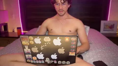 Snapshot of mcklister69 chatting on 03.26.26 mcklister online show from 03.26.26