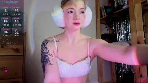 Snapshot of me1inmonro chatting on 01.11.26 me1inmonro online show from 01.11.26