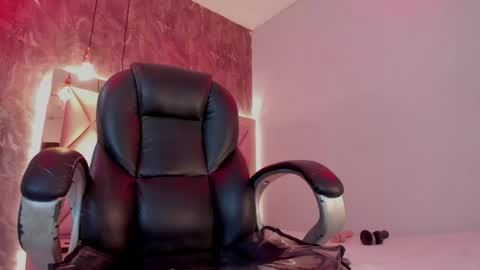 Snapshot of megan_and_clohe chatting on 05.13.26 M E G A N online show from 05.13.26