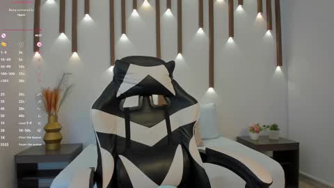 MEGAN COOPER online show from 10.04.25