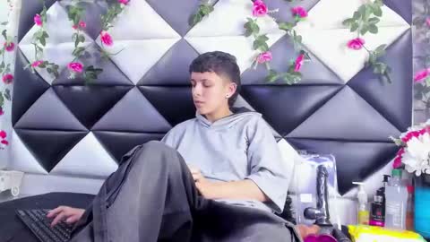 Snapshot of megan_thompsonn_ chatting on 11.27.25 megan_thompsonn_ online show from 11.27.25