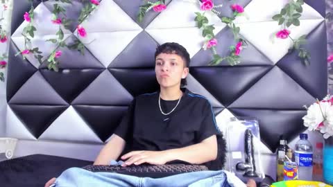 Snapshot of megan_thompsonn_ chatting on 11.30.25 megan_thompsonn_ online show from 11.30.25