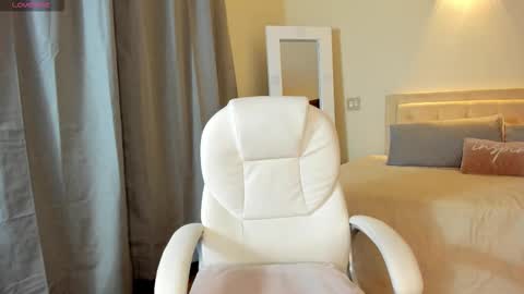 Snapshot of meganconnor_ chatting on 09.30.25 Megan online show from 09.30.25