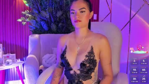Snapshot of meganfox9 chatting on 11.12.25 Megan Nice to meet you online show from 11.12.25