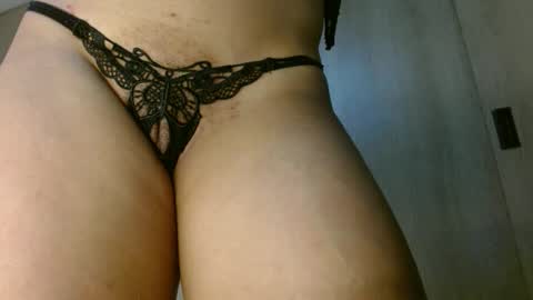 Snapshot of meganharry chatting on 10.16.25 meganharry online show from 10.16.25