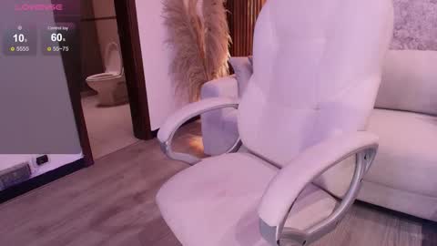 Megan  online show from 11.04.25