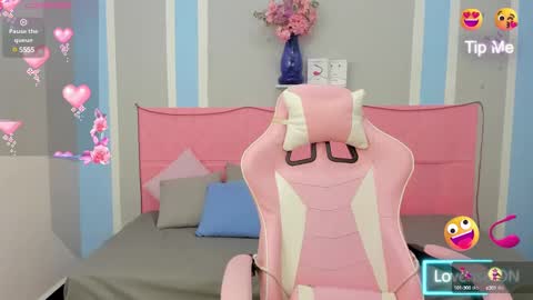 Snapshot of meganqueen2 chatting on 02.19.25 Megan Queen online show from 02.19.25