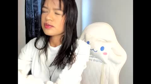 Snapshot of meganthompsonn chatting on 06.19.26 Megan online show from 06.19.26