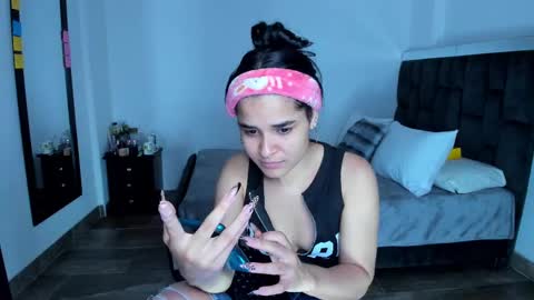 Snapshot of meganxue18 chatting on 02.11.25 Megan Xue online show from 02.11.25