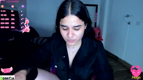 Snapshot of meganxue18 chatting on 10.06.25 Megan Xue online show from 10.06.25