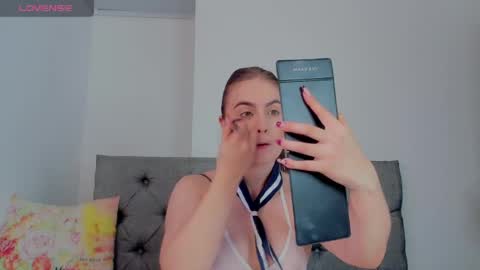 Snapshot of meganysammy chatting on 05.08.26 megansammy online show from 05.08.26