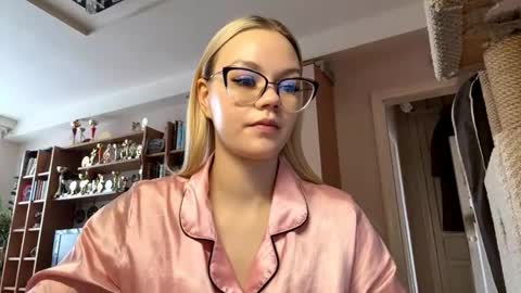 Mia online show from 03.08.26