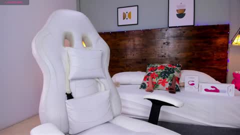 Snapshot of meghan_falcon chatting on 01.18.25 Meghan  online show from 01.18.25