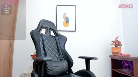 Snapshot of meghan_falcon chatting on 10.15.25 Meghan  online show from 10.15.25