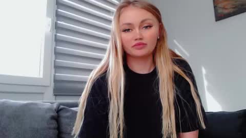 Snapshot of melani_a chatting on 03.26.26 Melania online show from 03.26.26
