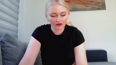 Snapshot of melani_a chatting on 06.25.26 Melania online show from 06.25.26