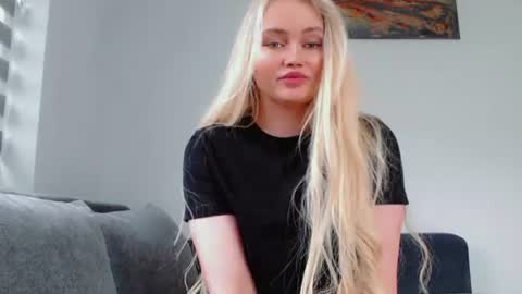 Snapshot of melani_a chatting on 07.18.26 Melania online show from 07.18.26