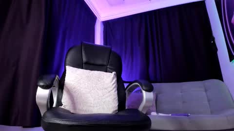 melani greyy online show from 02.18.25