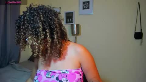 Snapshot of melaniacosta chatting on 04.23.26 melani online show from 04.23.26