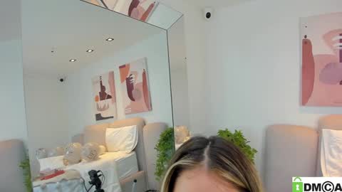 Snapshot of melanie__5 chatting on 01.28.25 Melanie Baez online show from 01.28.25